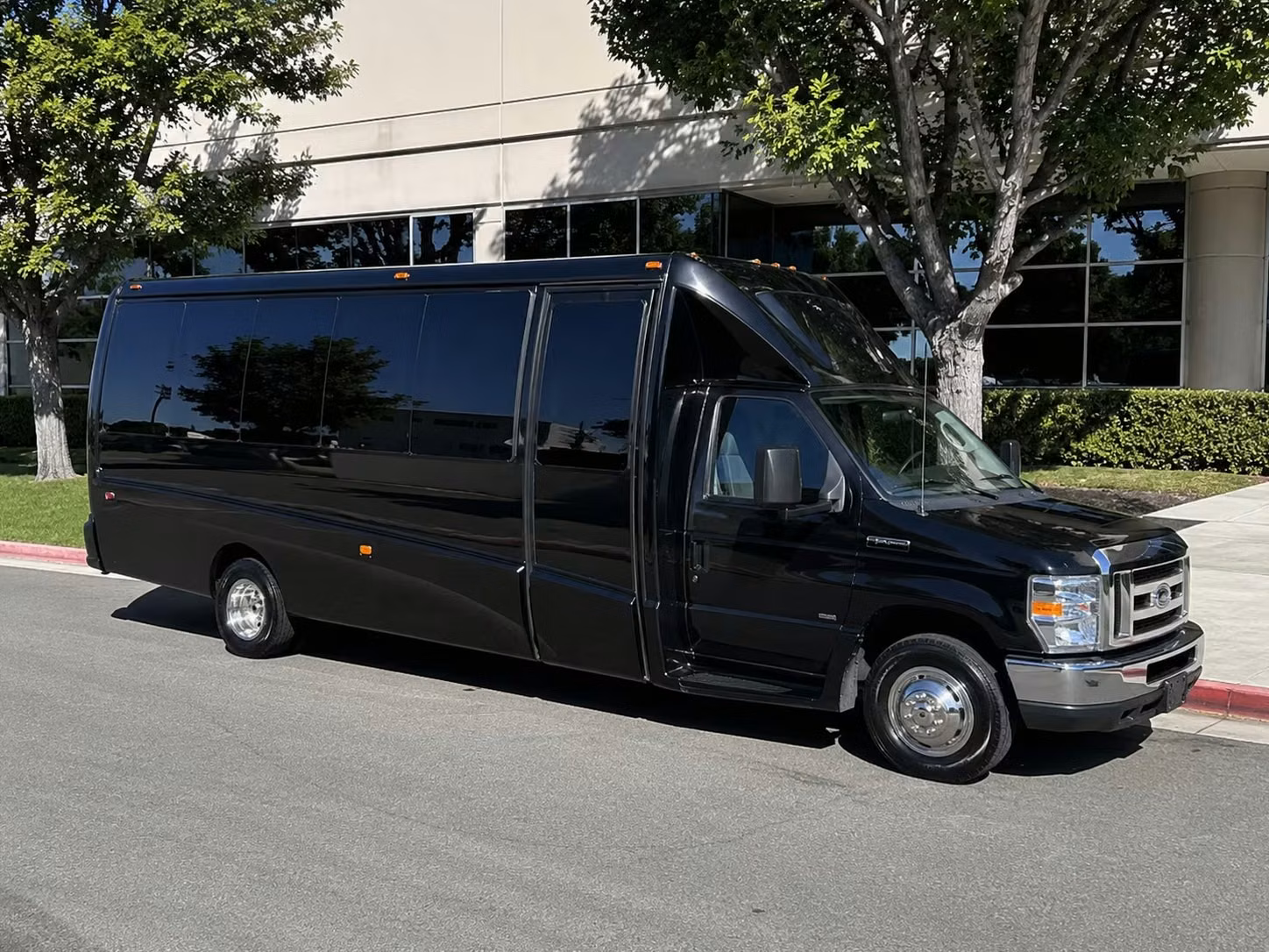 bachelorette and birthday party bus rentals in kansas city missouri