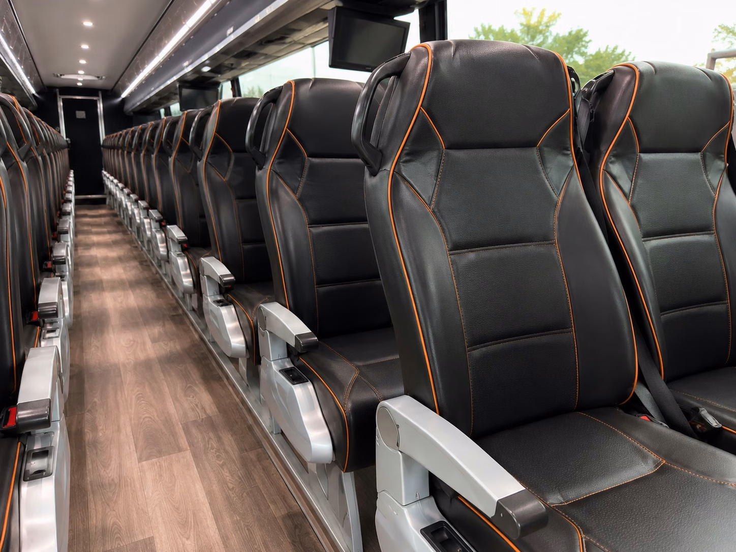 charter buses and minibuses for larger prom groups across the kansas city metro